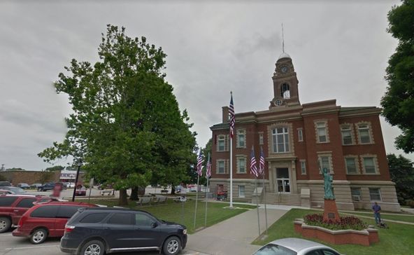Leon Retail Center: 108 NE 3rd St, Leon, IA 50144